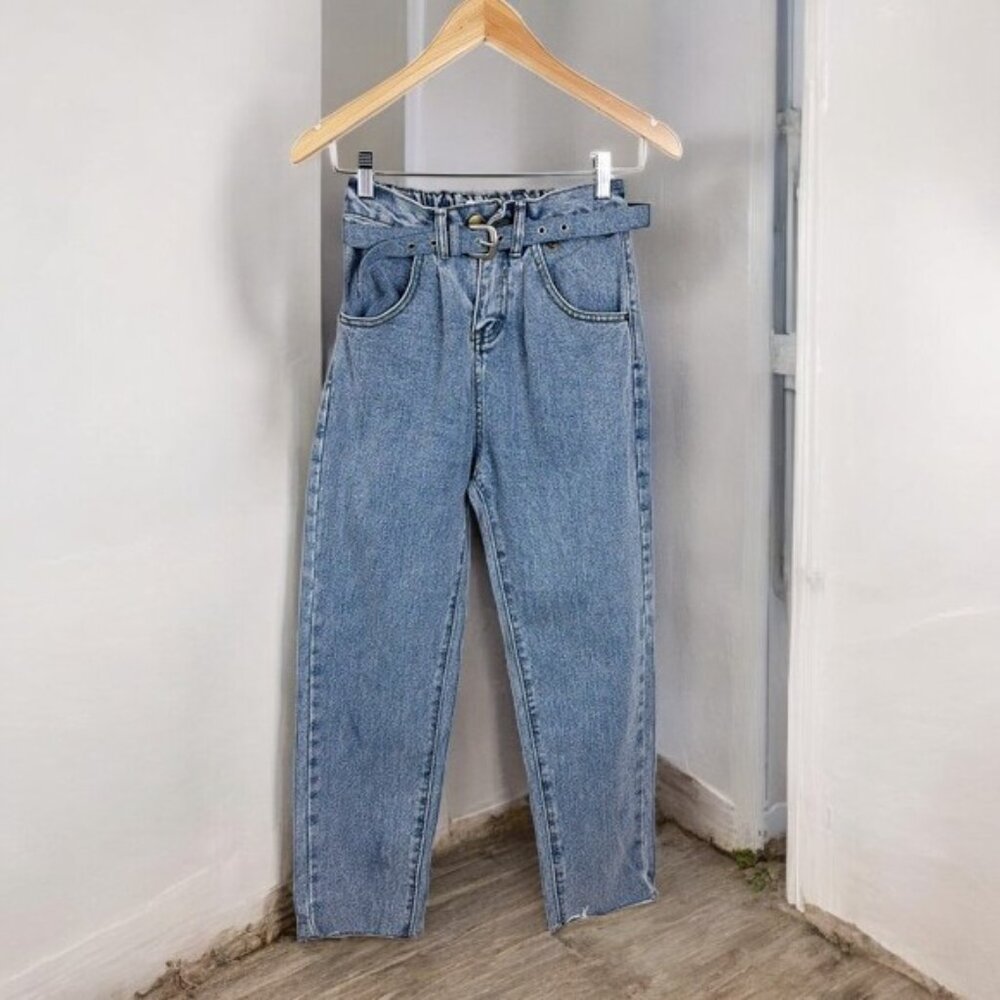 NWT Elliatt High Waisted Light Washed Denim Jeans - Picture 2 of 6